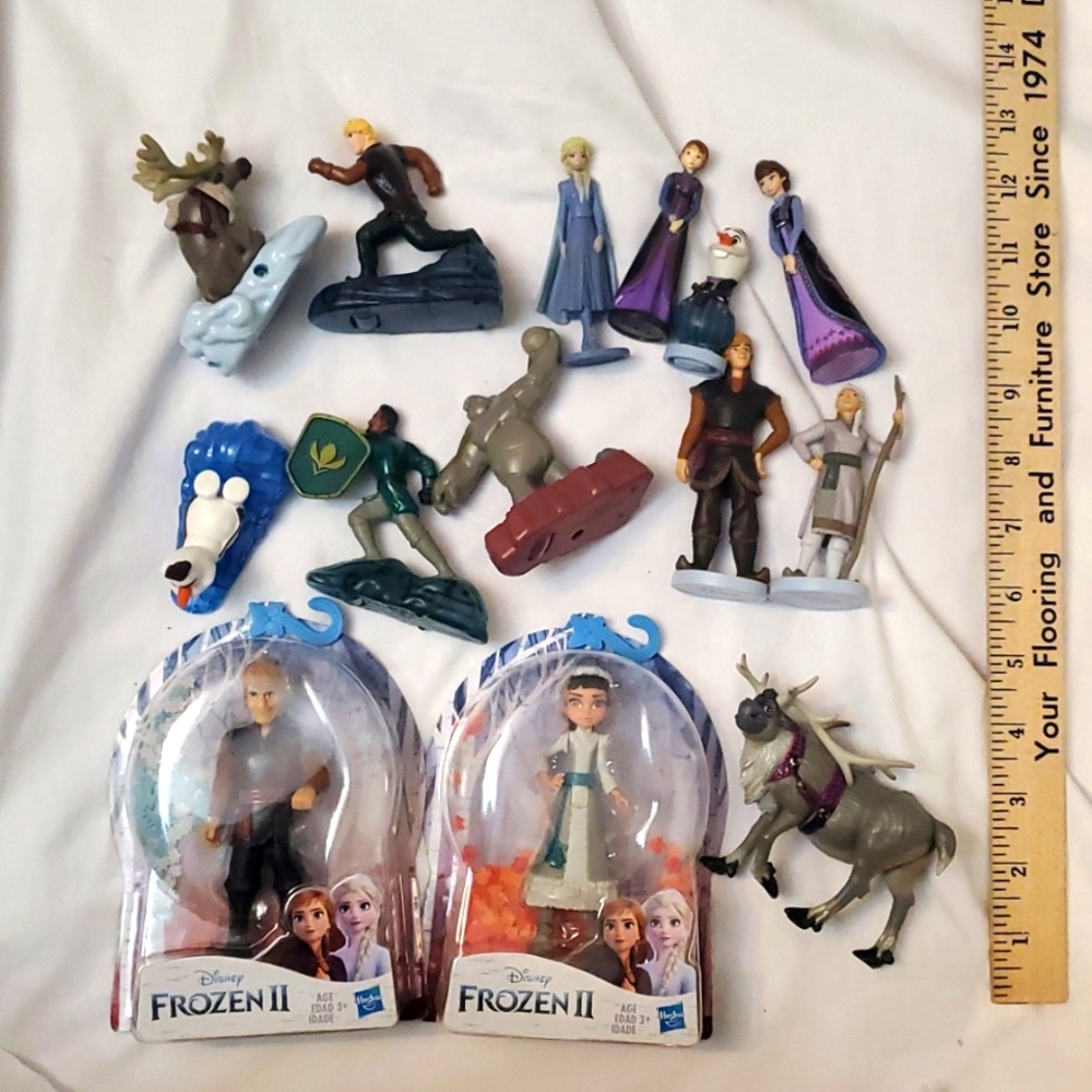 : Mixed lot of 14 Frozen II Figures